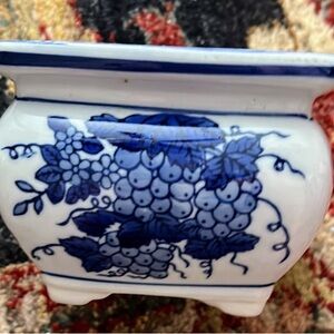 Delf painted grape square planter